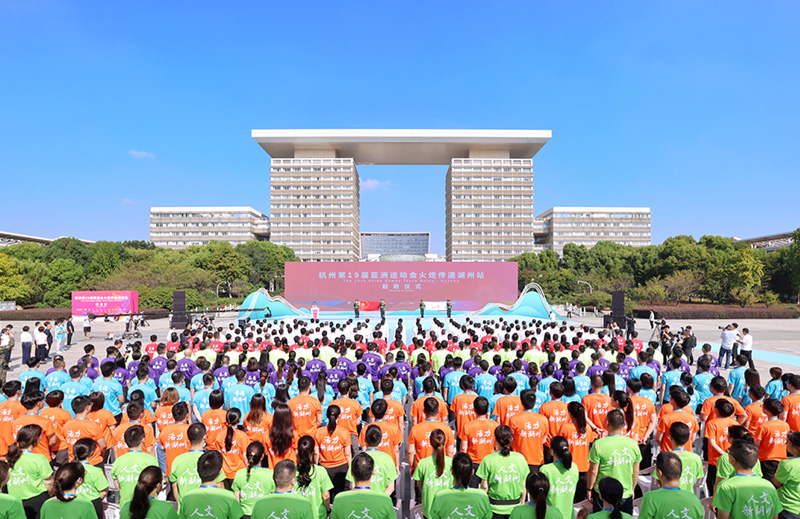 火炬?zhèn)鬟f︱中德的驕傲，傳遞亞運火炬——鄭書劍